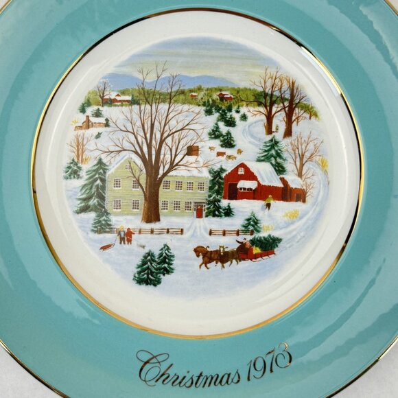 Enoch Wedgwood Christmas Plate 1973 First Edition "Christmas On The Farm" Avon - Picture 2 of 6